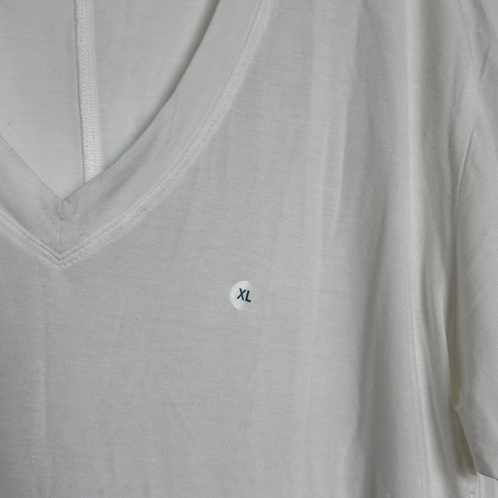 American Eagle Soft & Sexy V-Neck Tee, White, Extra Large, NWT - Picture 4 of 7